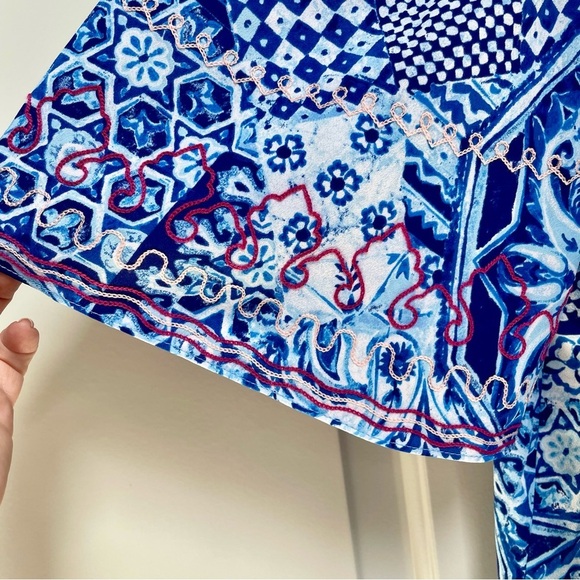 Chicos Blue White Embroidered Boho Lightweight Hi Lo Hem Coverup Top Shirt - Picture 2 of 9